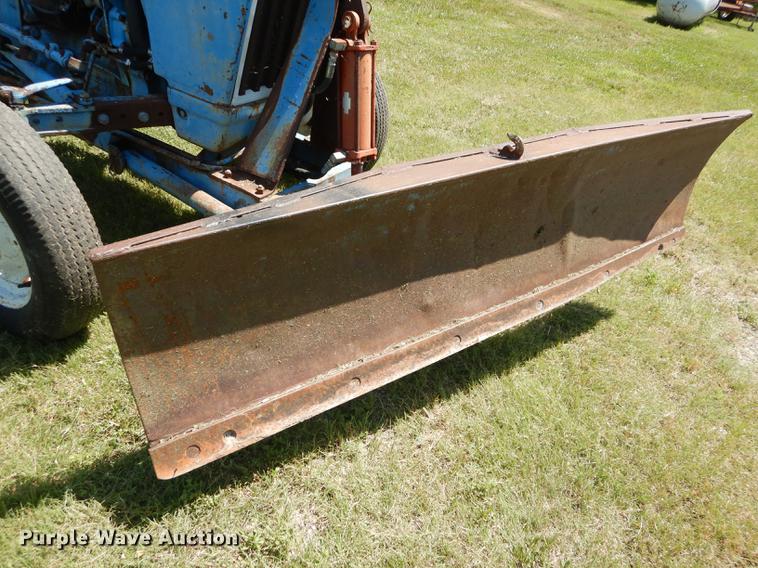 image for item DE1762 1977 Ford 3600 tractor