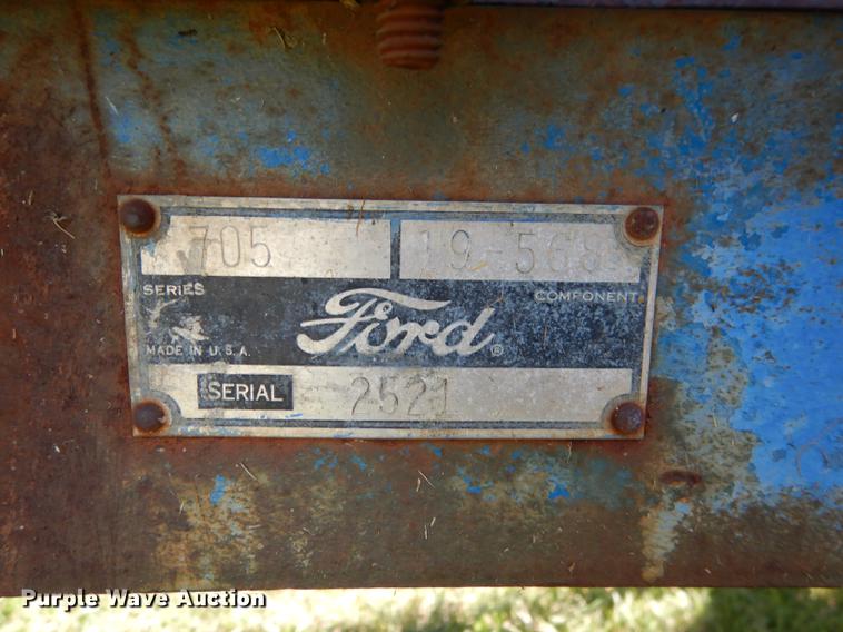 image for item DE1762 1977 Ford 3600 tractor