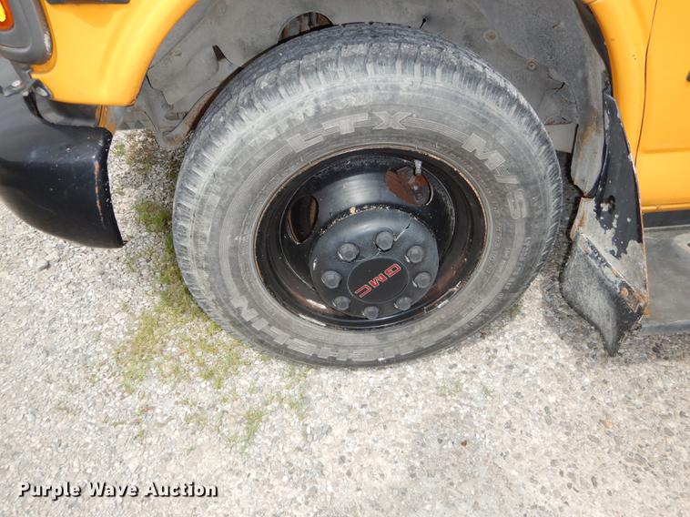 image for item DE1786 2002 GMC Savana G3500 Cargo Thomas school bus