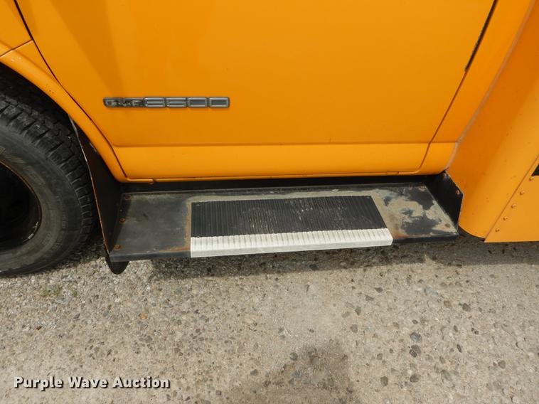 image for item DE1786 2002 GMC Savana G3500 Cargo Thomas school bus