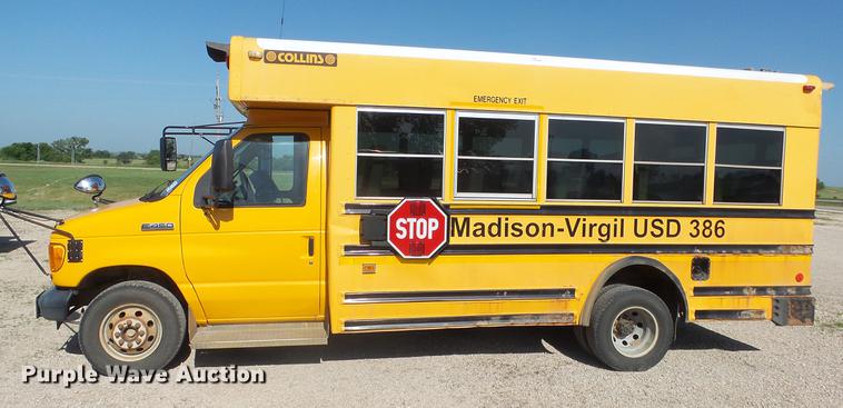 image for item DE7157 2006 Ford E450 school bus