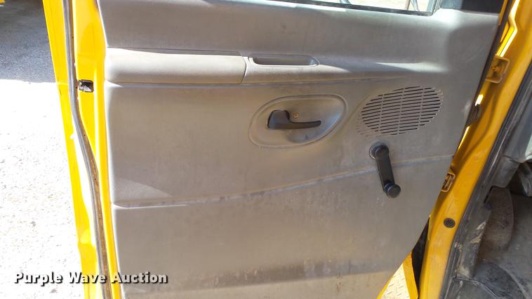 image for item DE7157 2006 Ford E450 school bus