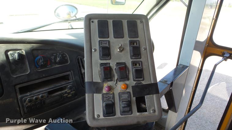 image for item DE7157 2006 Ford E450 school bus