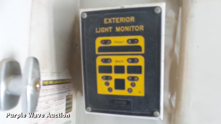 image for item DE7157 2006 Ford E450 school bus