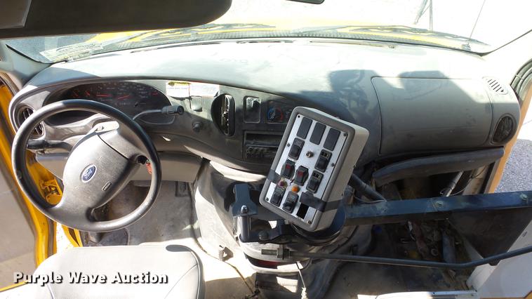 image for item DE7157 2006 Ford E450 school bus