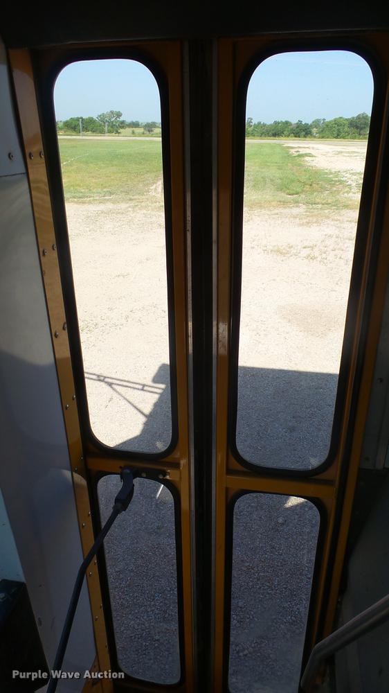 image for item DE7157 2006 Ford E450 school bus