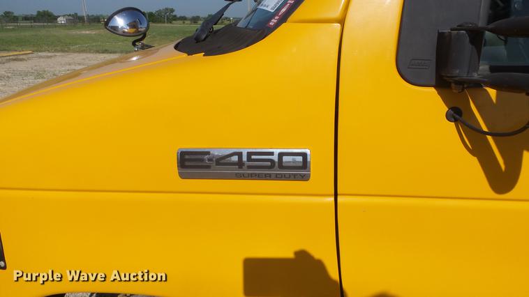 image for item DE7157 2006 Ford E450 school bus