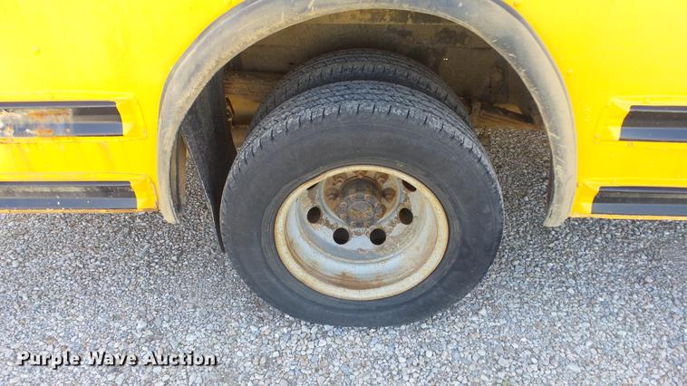 image for item DE7157 2006 Ford E450 school bus