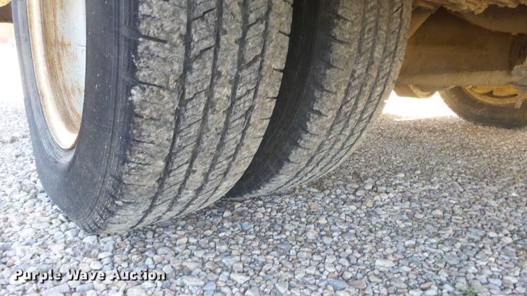 image for item DE7157 2006 Ford E450 school bus