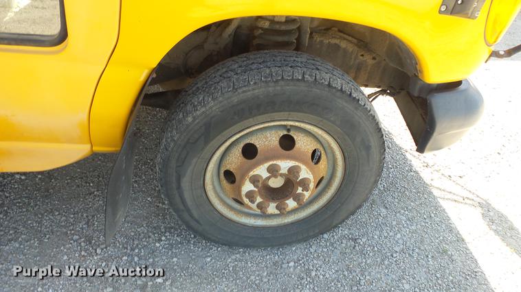 image for item DE7157 2006 Ford E450 school bus