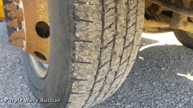 image for item DE7157 2006 Ford E450 school bus