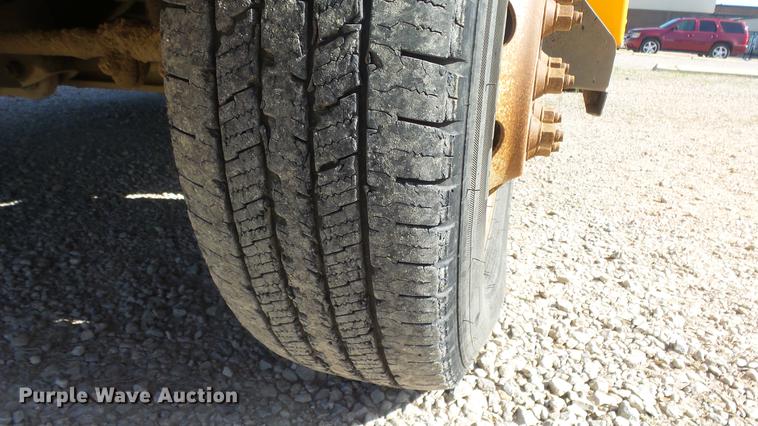 image for item DE7157 2006 Ford E450 school bus