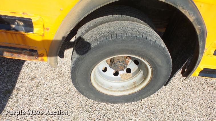 image for item DE7157 2006 Ford E450 school bus