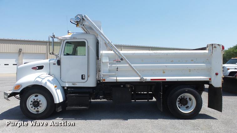image for item DE7159 2008 Peterbilt 335 dump truck