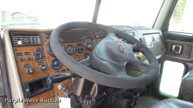 image for item DE7159 2008 Peterbilt 335 dump truck