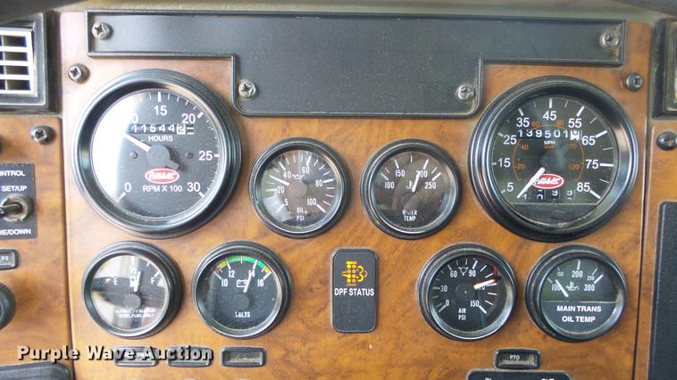 image for item DE7159 2008 Peterbilt 335 dump truck