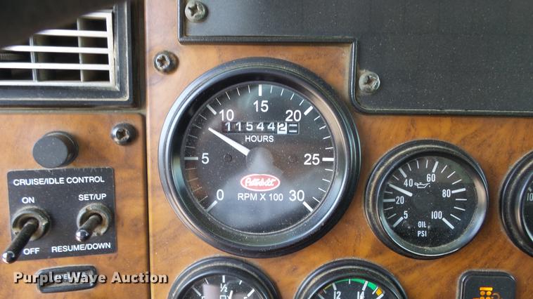 image for item DE7159 2008 Peterbilt 335 dump truck