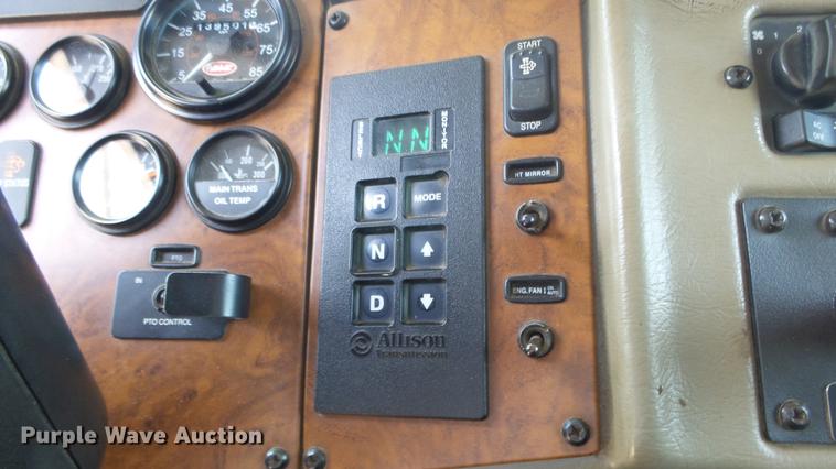 image for item DE7159 2008 Peterbilt 335 dump truck