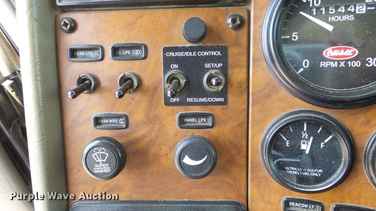 image for item DE7159 2008 Peterbilt 335 dump truck