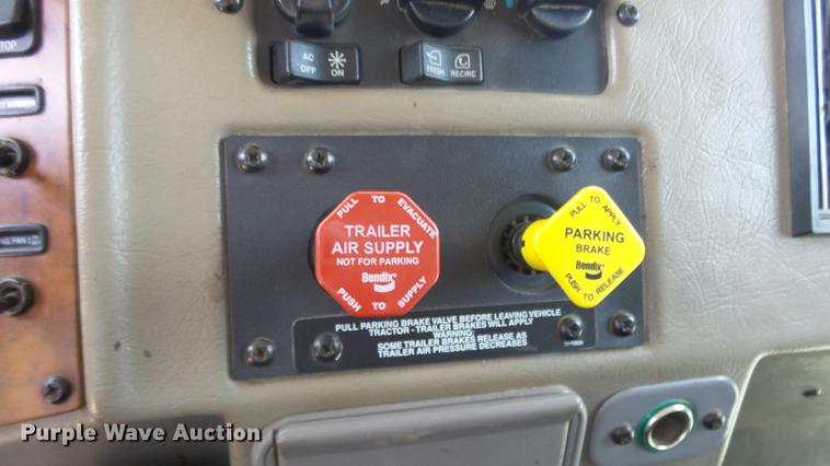 image for item DE7159 2008 Peterbilt 335 dump truck