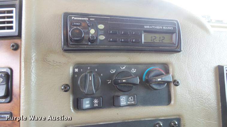 image for item DE7159 2008 Peterbilt 335 dump truck