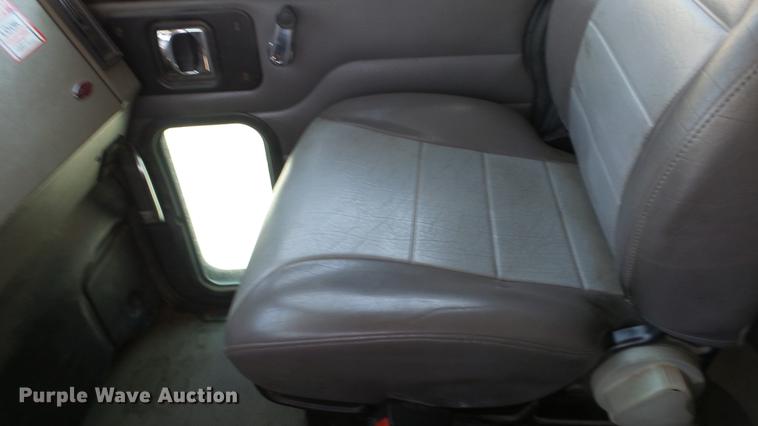 image for item DE7159 2008 Peterbilt 335 dump truck