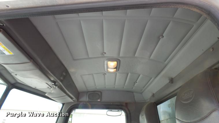 image for item DE7159 2008 Peterbilt 335 dump truck