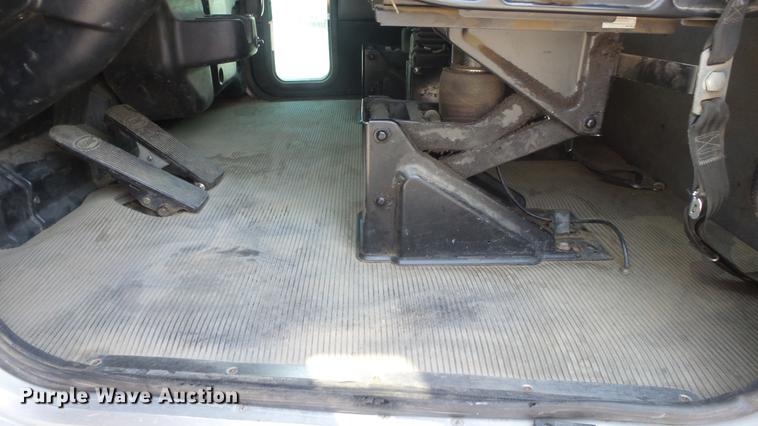 image for item DE7159 2008 Peterbilt 335 dump truck