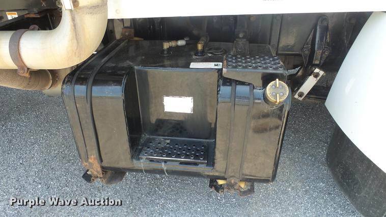 image for item DE7159 2008 Peterbilt 335 dump truck