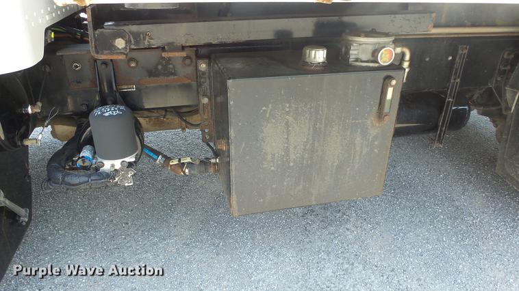 image for item DE7159 2008 Peterbilt 335 dump truck