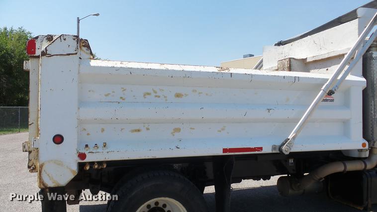 image for item DE7159 2008 Peterbilt 335 dump truck