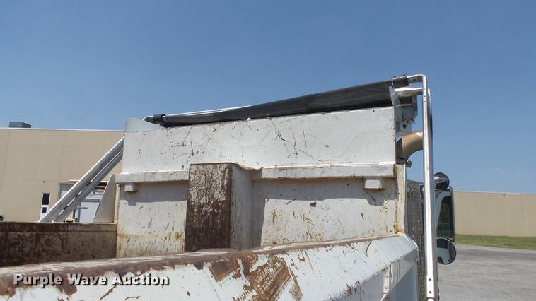 image for item DE7159 2008 Peterbilt 335 dump truck