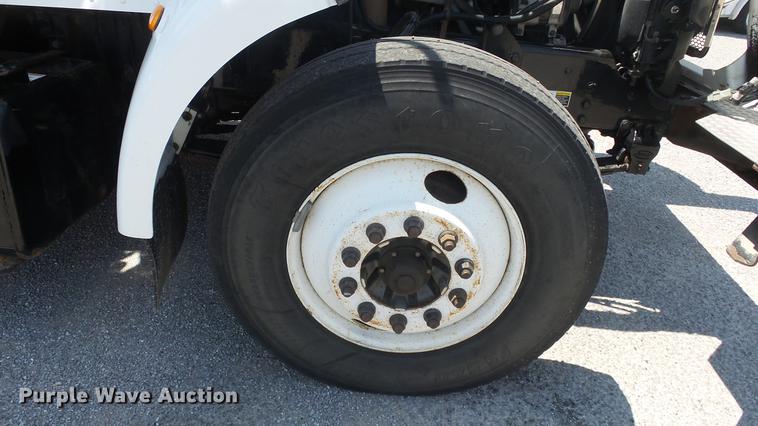 image for item DE7159 2008 Peterbilt 335 dump truck