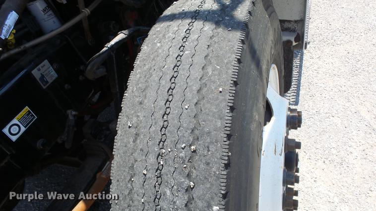 image for item DE7159 2008 Peterbilt 335 dump truck