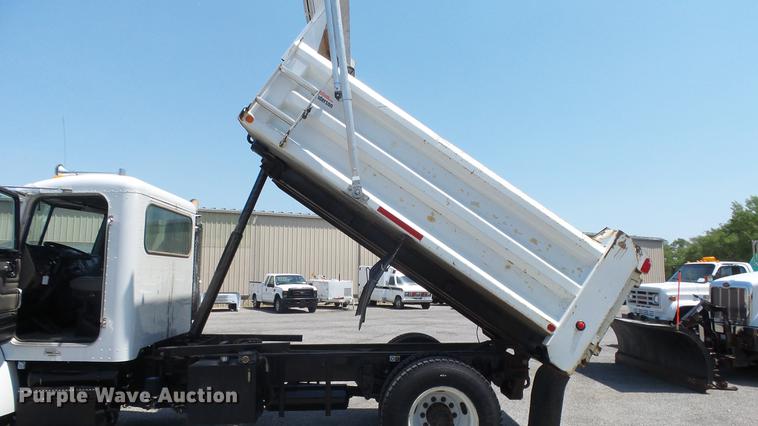 image for item DE7159 2008 Peterbilt 335 dump truck