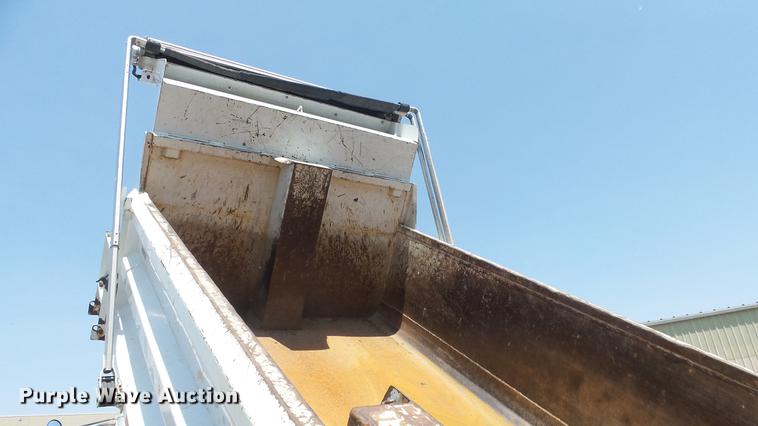 image for item DE7159 2008 Peterbilt 335 dump truck