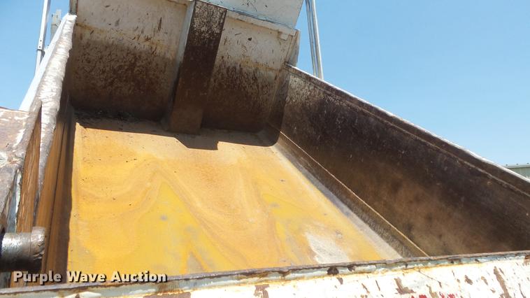 image for item DE7159 2008 Peterbilt 335 dump truck