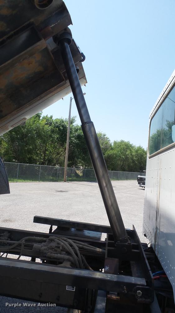 image for item DE7159 2008 Peterbilt 335 dump truck