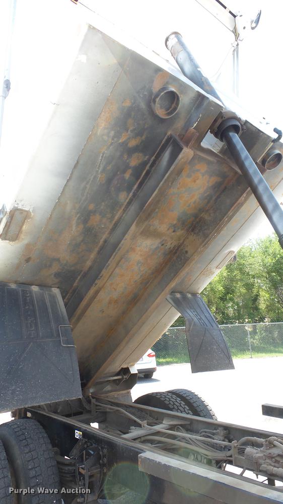 image for item DE7159 2008 Peterbilt 335 dump truck