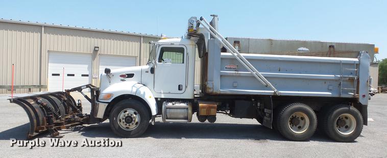 image for item DE7161 2005 Peterbilt 335 dump truck