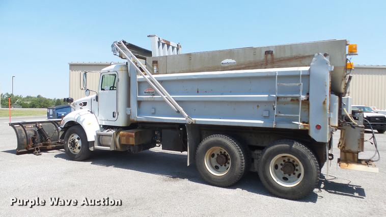 image for item DE7161 2005 Peterbilt 335 dump truck