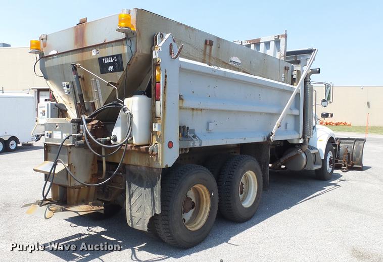 image for item DE7161 2005 Peterbilt 335 dump truck