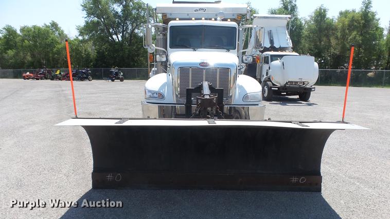 image for item DE7161 2005 Peterbilt 335 dump truck