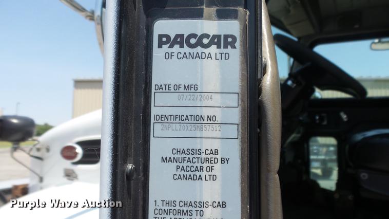 image for item DE7161 2005 Peterbilt 335 dump truck