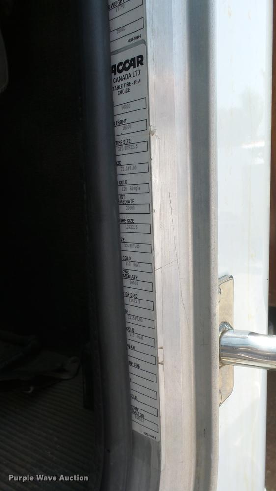 image for item DE7161 2005 Peterbilt 335 dump truck