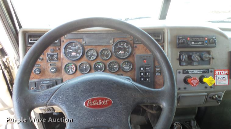 image for item DE7161 2005 Peterbilt 335 dump truck