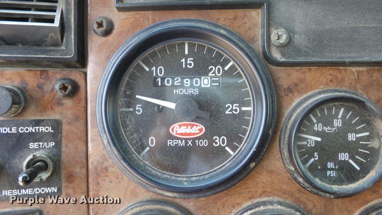 image for item DE7161 2005 Peterbilt 335 dump truck