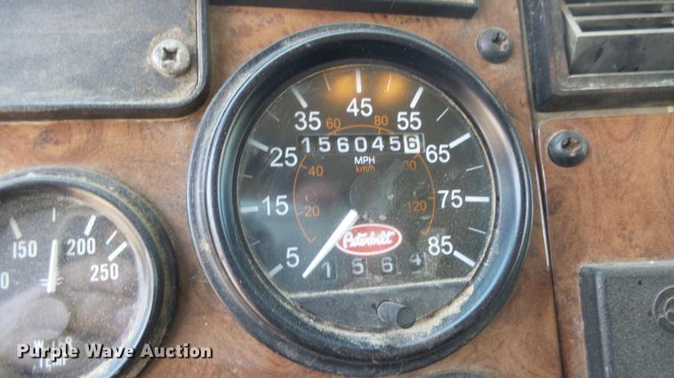 image for item DE7161 2005 Peterbilt 335 dump truck