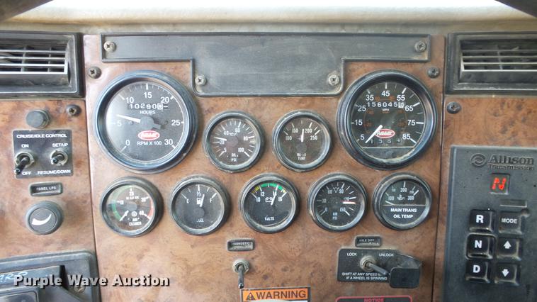 image for item DE7161 2005 Peterbilt 335 dump truck