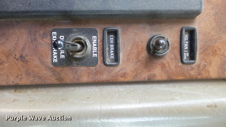 image for item DE7161 2005 Peterbilt 335 dump truck